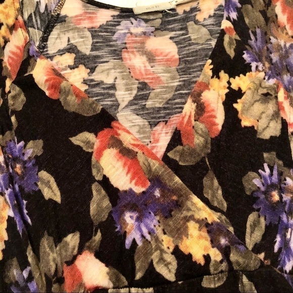 Kimchi Blue Top Dark Blue with Pink Floral Deep V Urban Outfitters size Medium - Picture 13 of 16